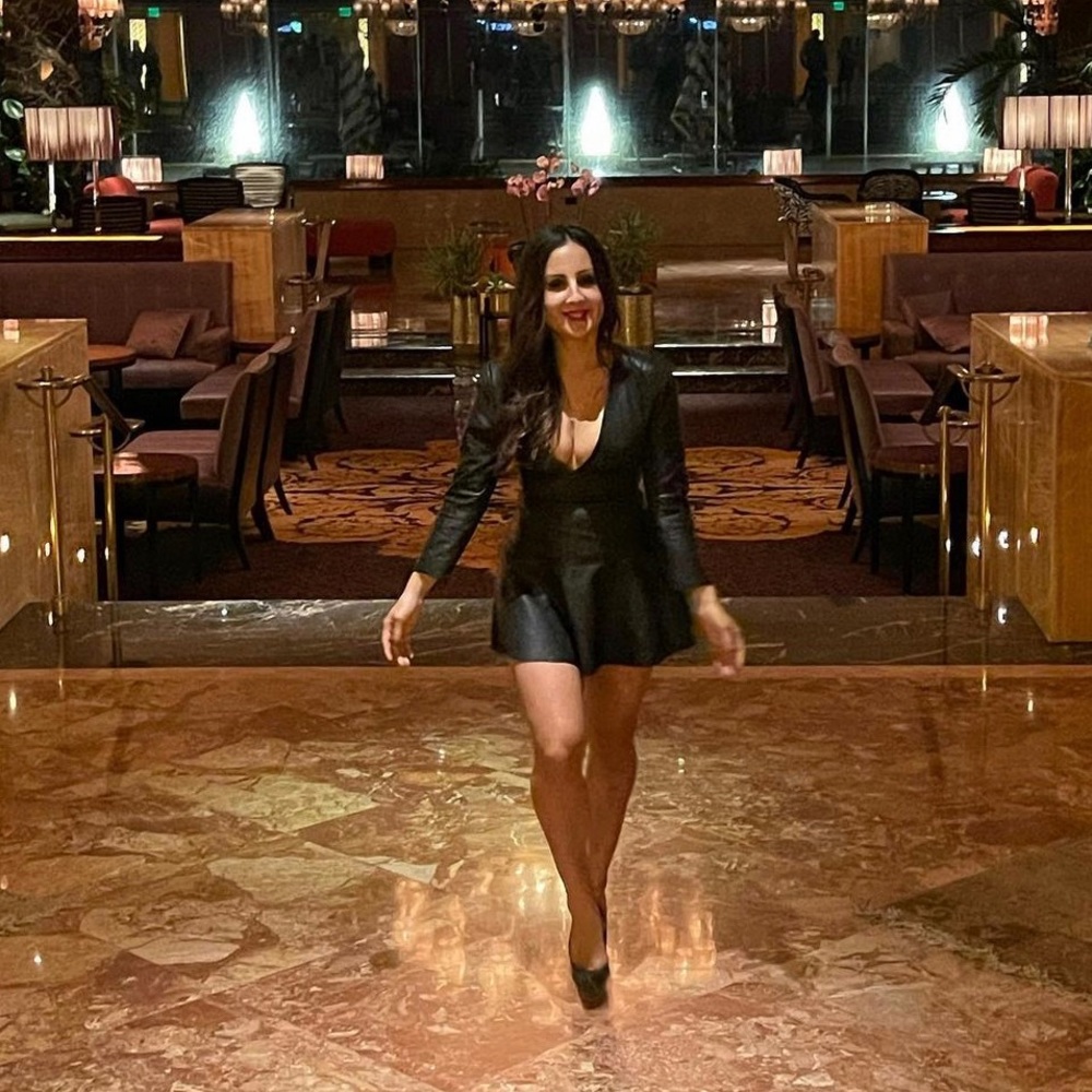 Beautiful like leather dress. It’s a copy of a dolce and Gabbana dress.